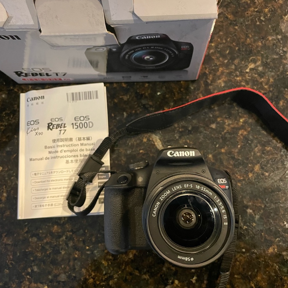 Canon Rebel T7 gently used